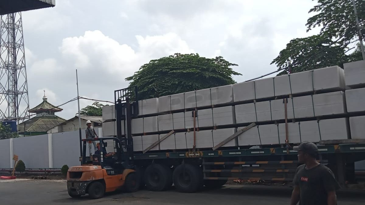 Panel Lantai Pantai Indah Kapuk Jakarta Utara